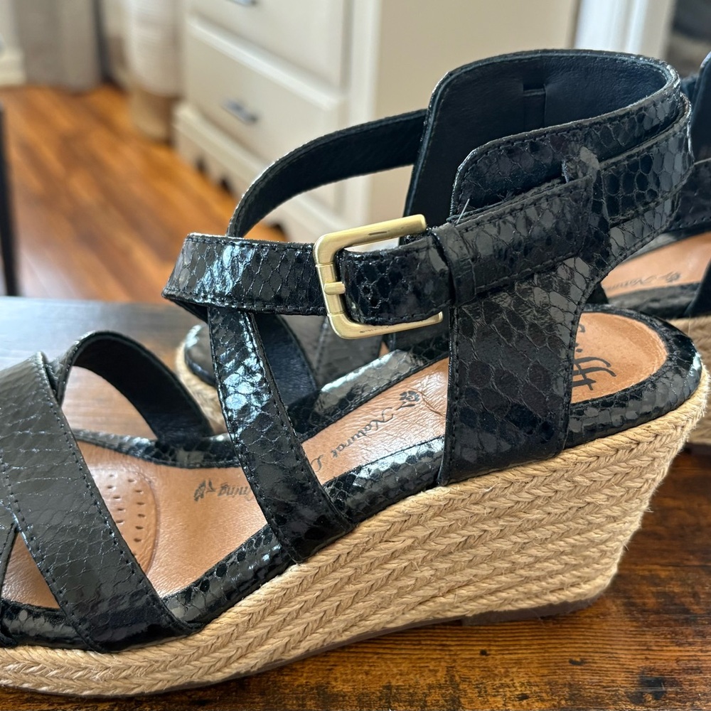 Sofft Black Textured Women's Heels - Picture 5 of 7